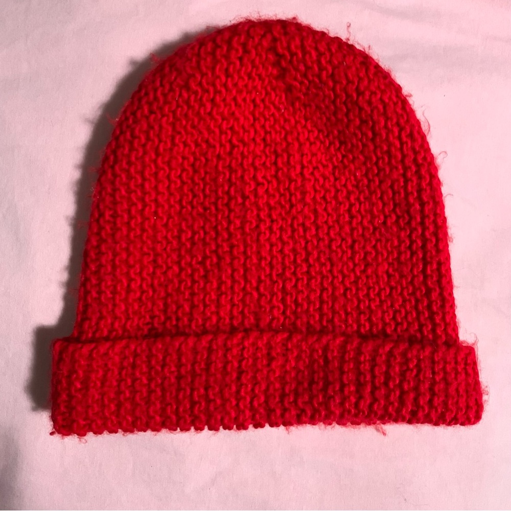Red touque/beanie